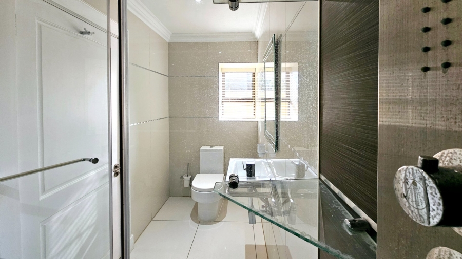 5 Bedroom Property for Sale in Kiepersol Free State